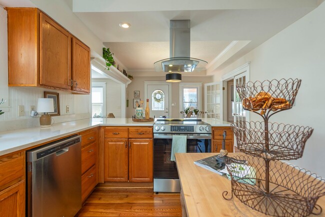Building Photo - Charming Black Mountain Rental!