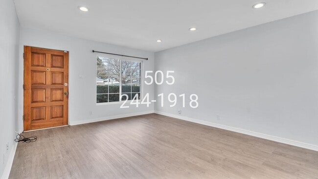 Building Photo - 2426 Hendola Dr NE