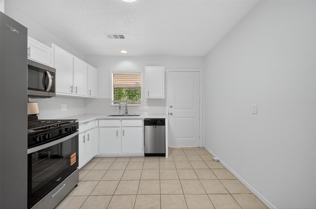 Building Photo - 7021 Oleander Ln