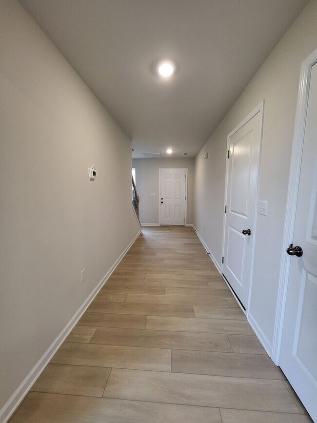 Building Photo - Stunning 5BR/3BA Home located in Statesville
