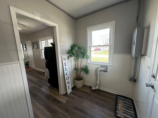 Building Photo - 2 bedroom, 1 bath home for rent in Evansdale