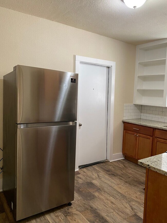 Building Photo - Charming 1-Bedroom Duplex in Wheatley Heights