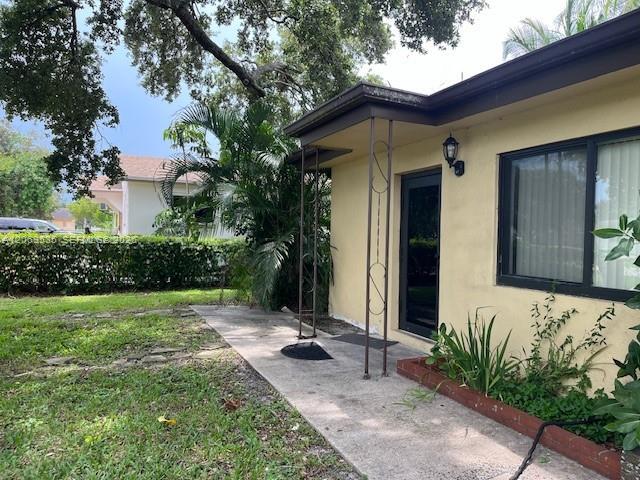 Building Photo - 4605 SW 65th Ave