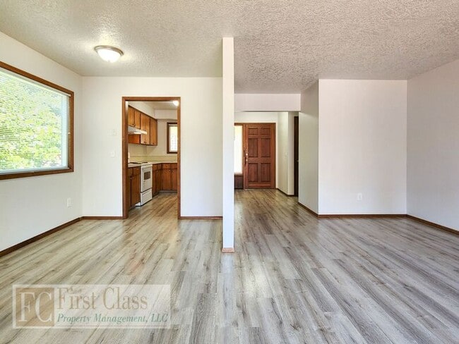 Building Photo - 1117 NE 181st Ave