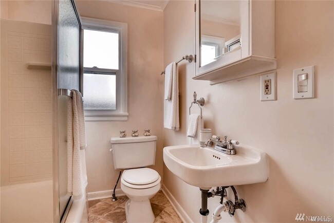 upstairs bath - 9603 15th Ave NE