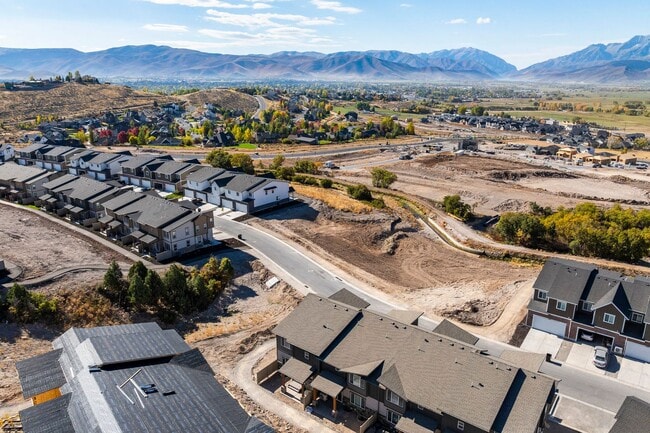 Building Photo - End Unit New Construction with Finished Basement Includes Utilities in New Jordanelle Ridge Neigh...