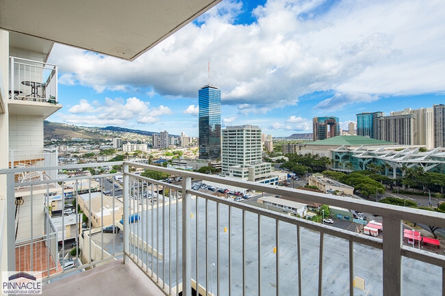 Building Photo - 1655 Makaloa St