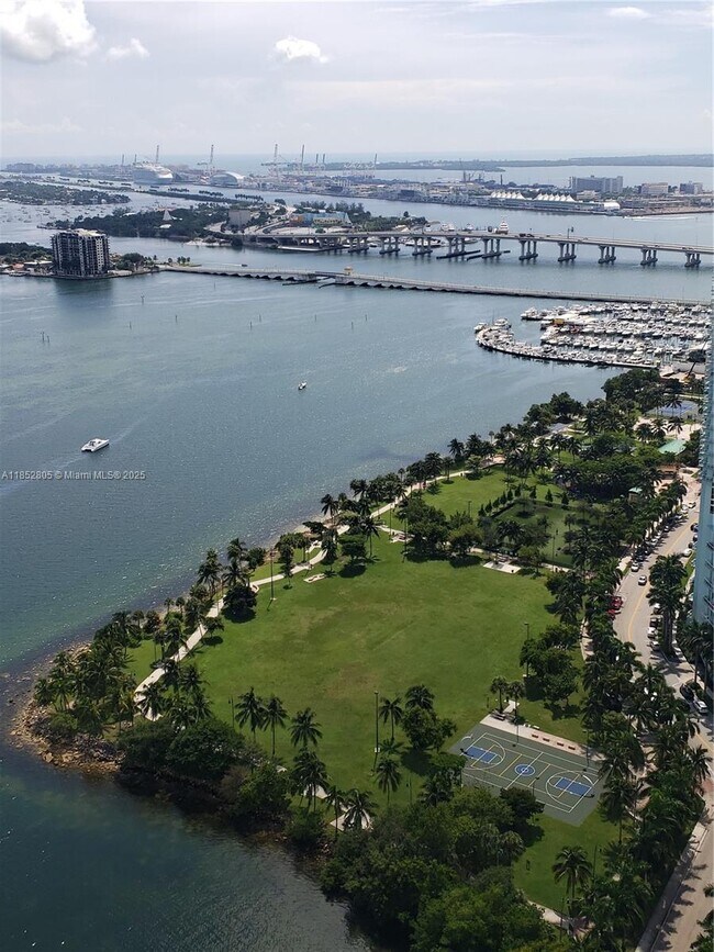 Building Photo - 2001 Biscayne Blvd