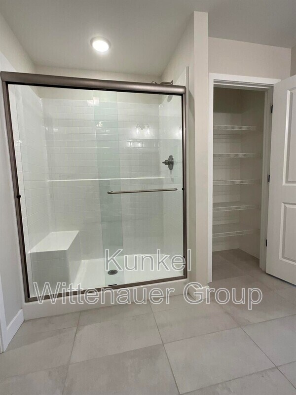 Building Photo - 808 Applewood Creek Dr