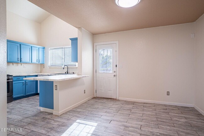 Building Photo - 7041 Falling Leaf Cir
