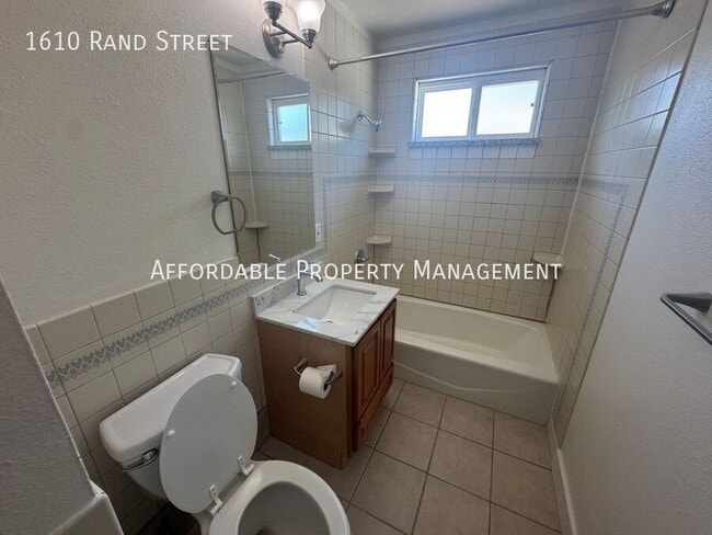 Building Photo - 1610 Rand St