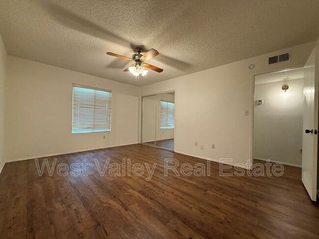 Building Photo - 302 Calvin St