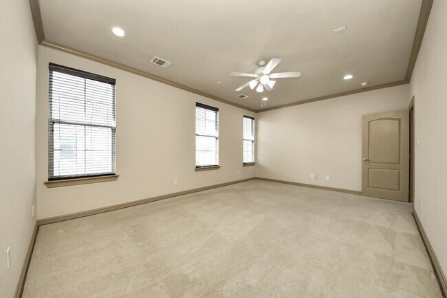 Building Photo - 5711 Kiam St