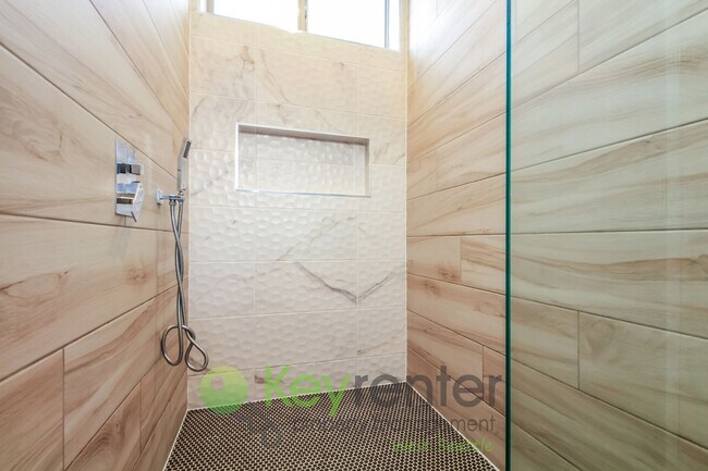 Building Photo - Modern 3 Bedroom with Rooftop Deck and In Unit Laundry