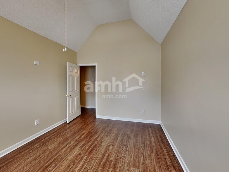 Building Photo - 380 Cascade Rise Ct SW