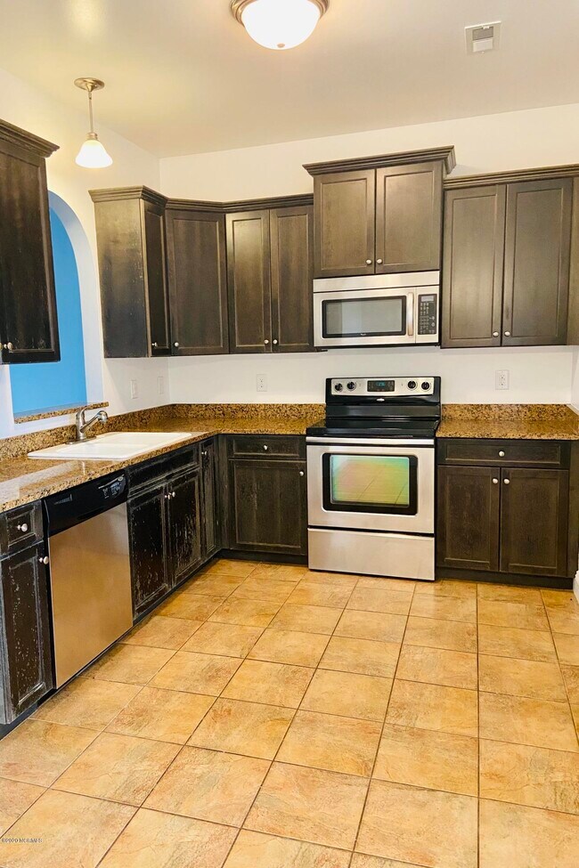 Building Photo - 100 Parrot Landing Dr