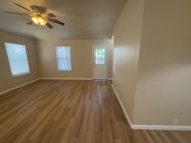Building Photo - 927 Rustling Cove