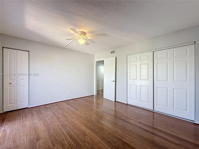 Building Photo - 1100 SE 4th Ave