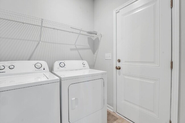 Building Photo - Elegant 4 Bedroom 2.5 Bathroom Home Near Downtown Greenville $2,500/mo rent