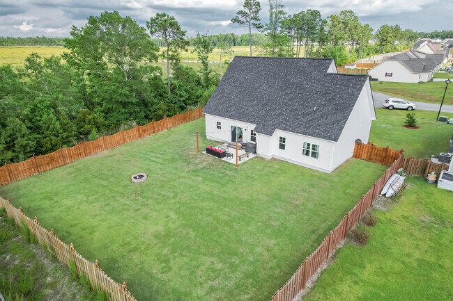 Building Photo - 425 Sea Buoy Ln