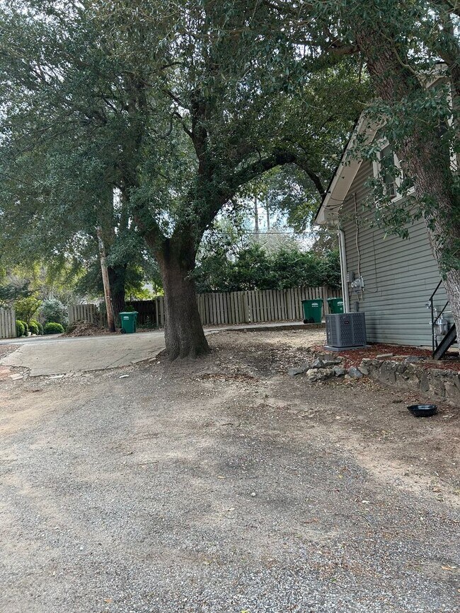 Building Photo - Air B & B