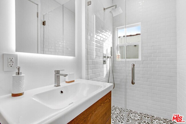 Building Photo - 434 N Ogden Dr