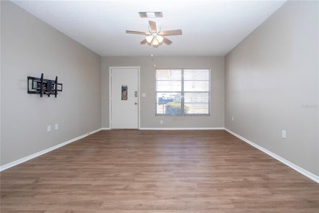 Building Photo - 802 Buttonwood Dr