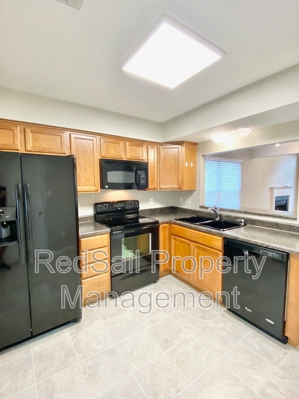 Building Photo - 469 Crosland Ct