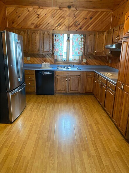 Primary Photo - 28 North St