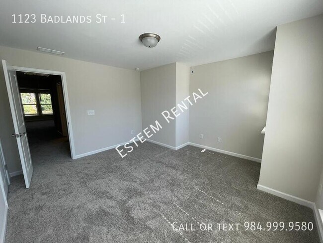 Building Photo - 1123 Badlands St