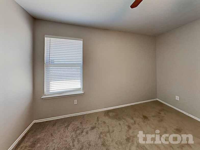 Building Photo - 326 Bob White Dr