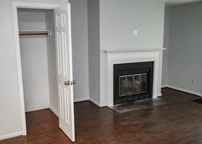 Building Photo - Room in Townhome on Bona Ct