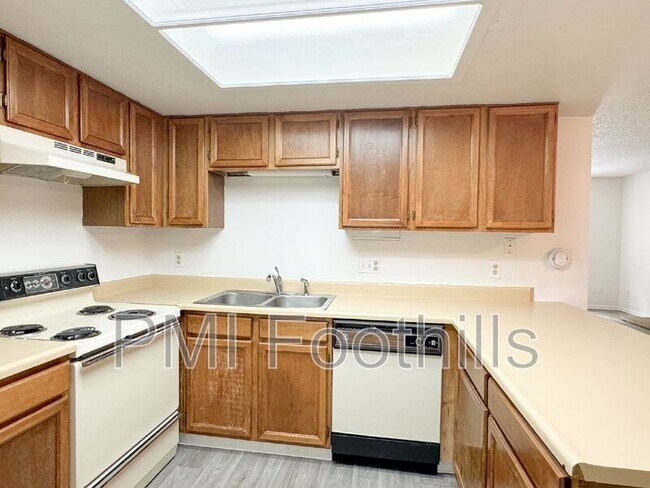 Building Photo - 8460 Everett Way