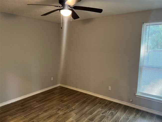 Building Photo - 2375 Virginia Ct