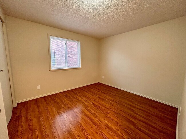 Building Photo - $0 DEPOSIT OPTION. COZY 2-BEDROOM CONDO WITH NO CARPET, 2 PARKING SPACES, IN WESTMINSTER. WITH EA...