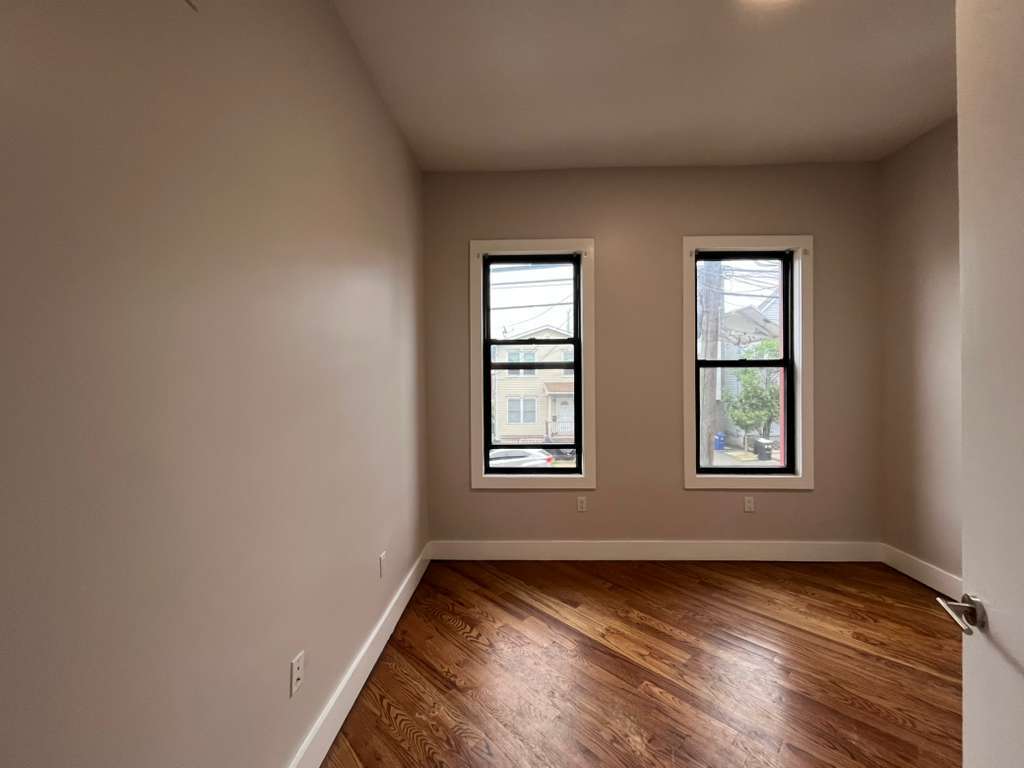 Building Photo - 749 Garfield Ave