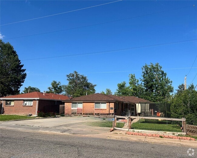 Building Photo - 4642 S Lowell Blvd