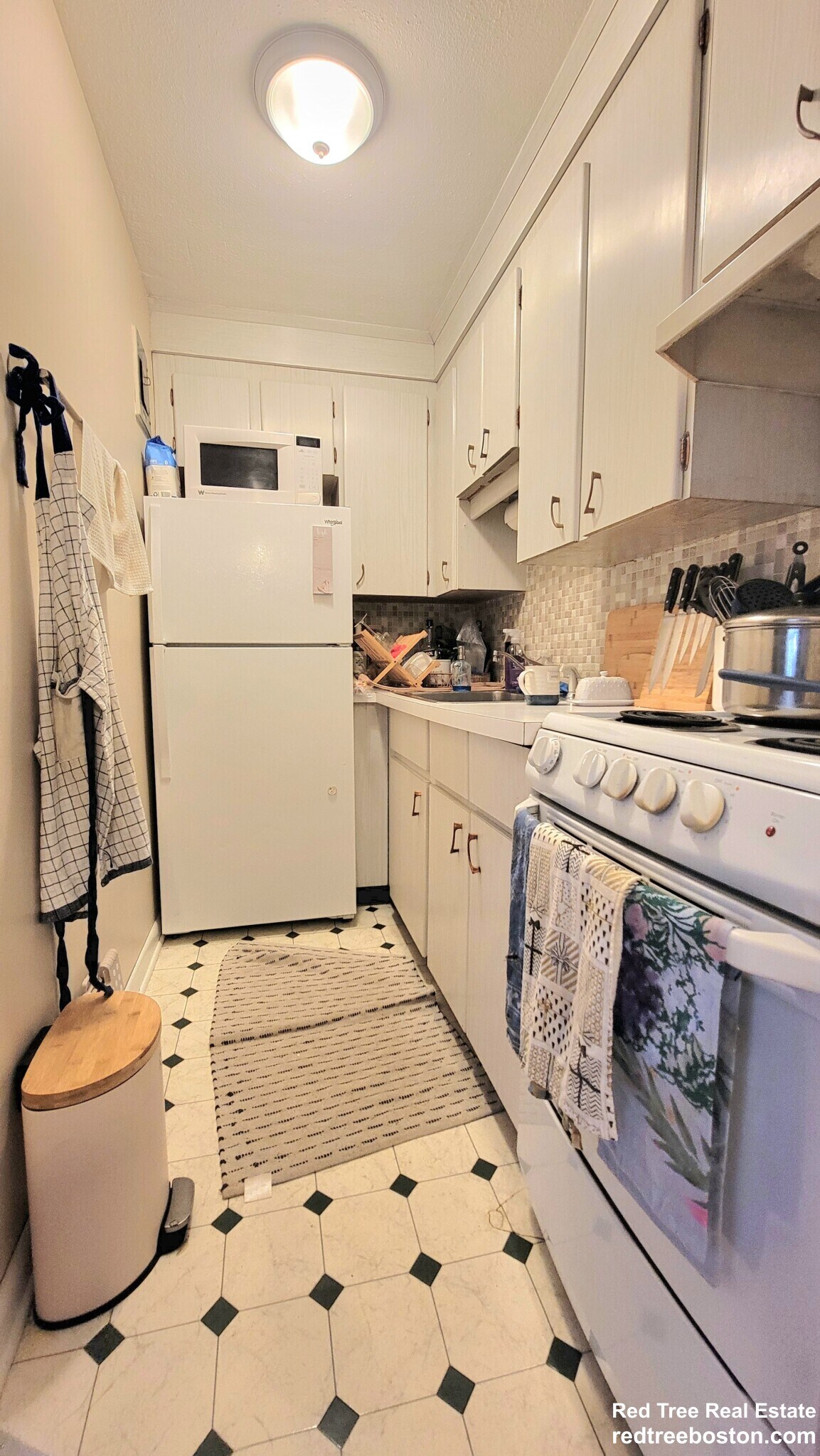 Building Photo - 200 Kelton St