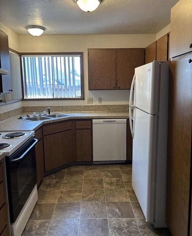 Building Photo - 4504-4506 Campbell Dr SE