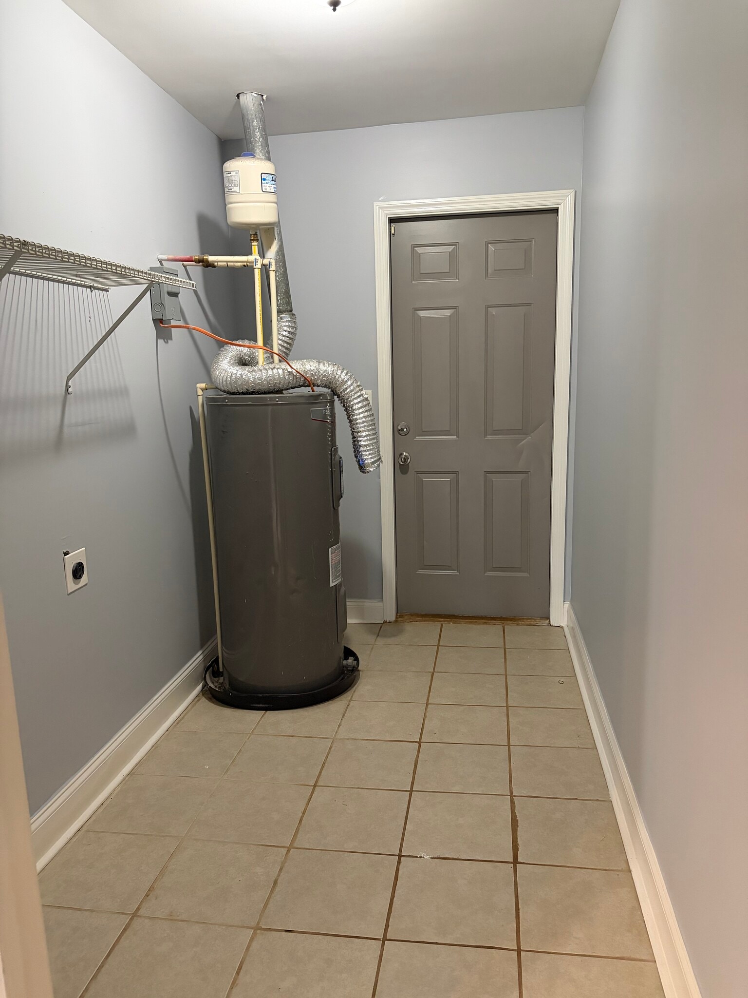 laundry room - 2628 Wren Cir