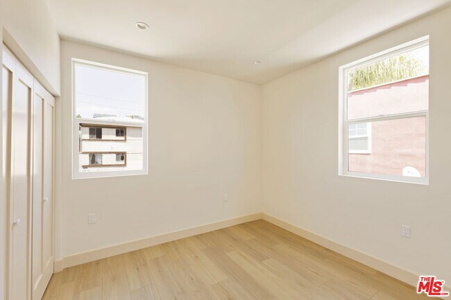Building Photo - 738 N Vendome St