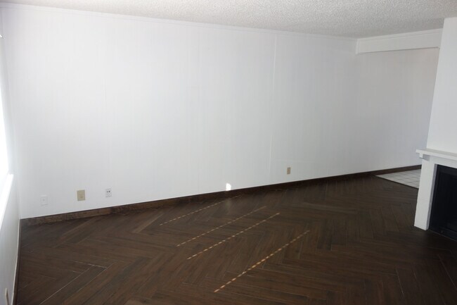 Inside the front door you enter into the living room with newer tiled floor - 3421 E 35th St