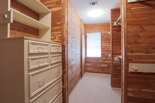 Building Photo - 9 Pine Forest Cir