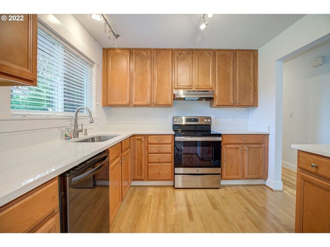 Building Photo - Lovely Ranch style home with park like rear fenced yard, Commonwealth lake Park just around the c...