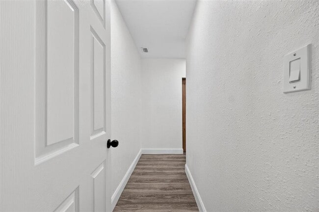 Building Photo - 3034 Touraine Ave