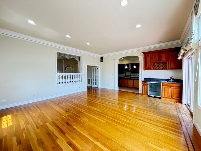 Building Photo - 738 Palmera Ct