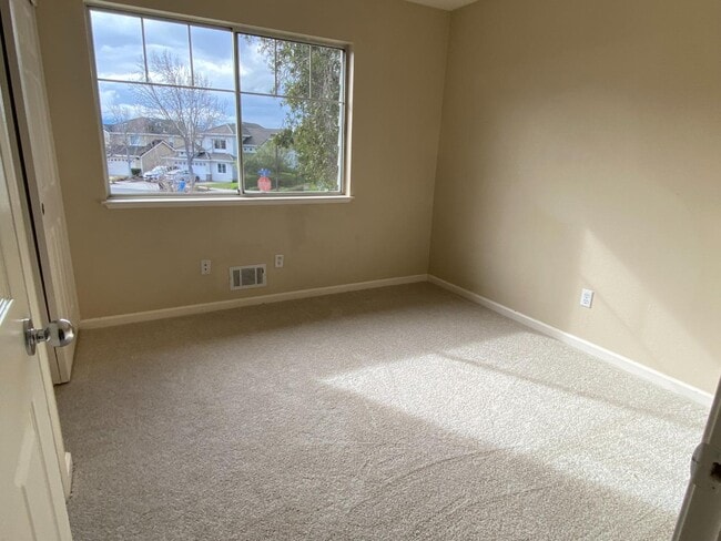 Building Photo - 323 Montserrat Dr