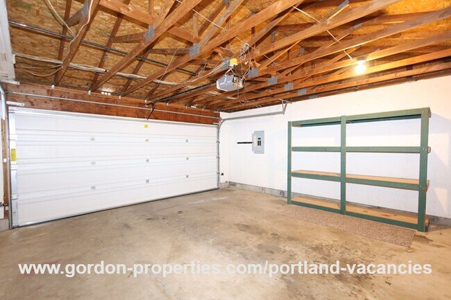 Building Photo - 9641 SE Schiller St