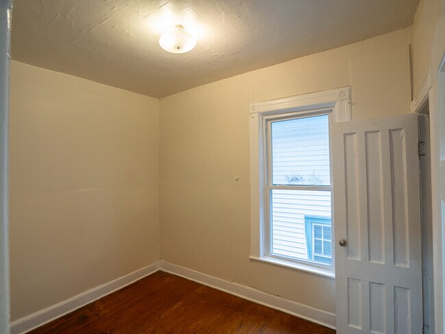 Building Photo - 431 Morris St