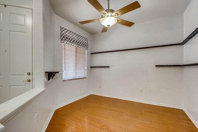 Building Photo - Stunning 1 Story 2 Bedroom Home in Summerl...